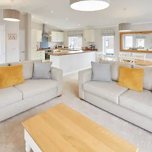 Host & - 28 The Pines Holiday home